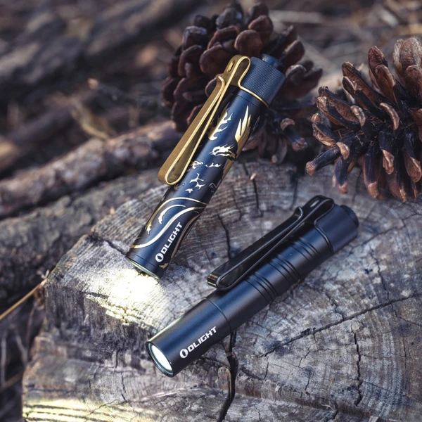 OLIGHT (オーライト) i3T 2 EOS : オーストラリア国旗Ver. i3T 2 EOS 単4電池 EDC懐中電灯 - Olight Japan