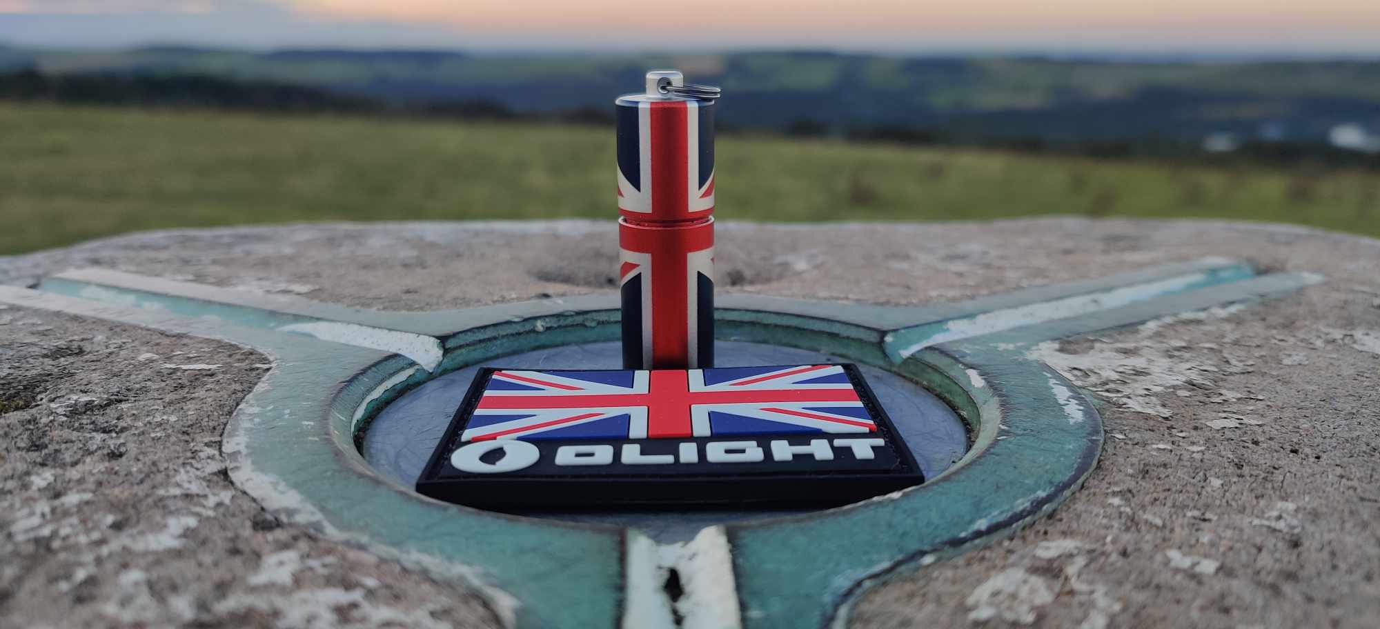i1R 2 Pro Keyring Light (Union Jack) - Olight UK