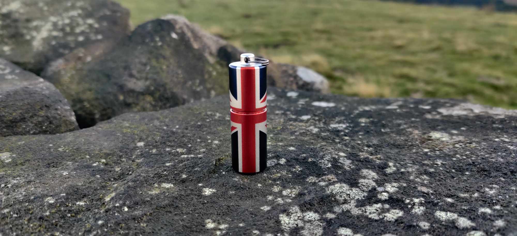 OLIGHT i1R2 Pro : イギリス国旗Ver.(Union Jack) i1R 2 Pro Keyring Light (Union Jack) - Olight UK