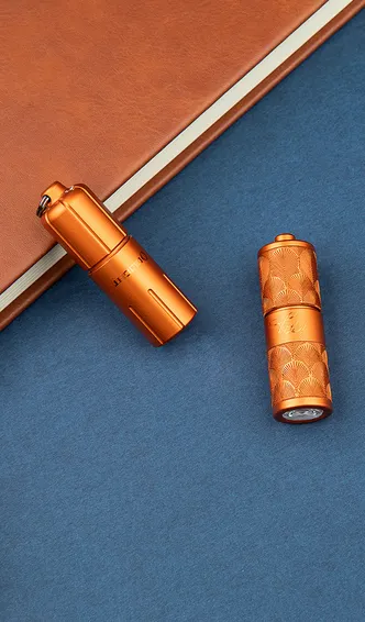 Olight iTHX (シルバー＆オレンジ)他オーライトアイテム等5個セット Olight iTHX (シルバー＆オレンジ)他オーライトアイテム等5個セット